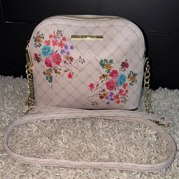 Steve Madden Handbags - Steve Madden Floral Crossbody Bag